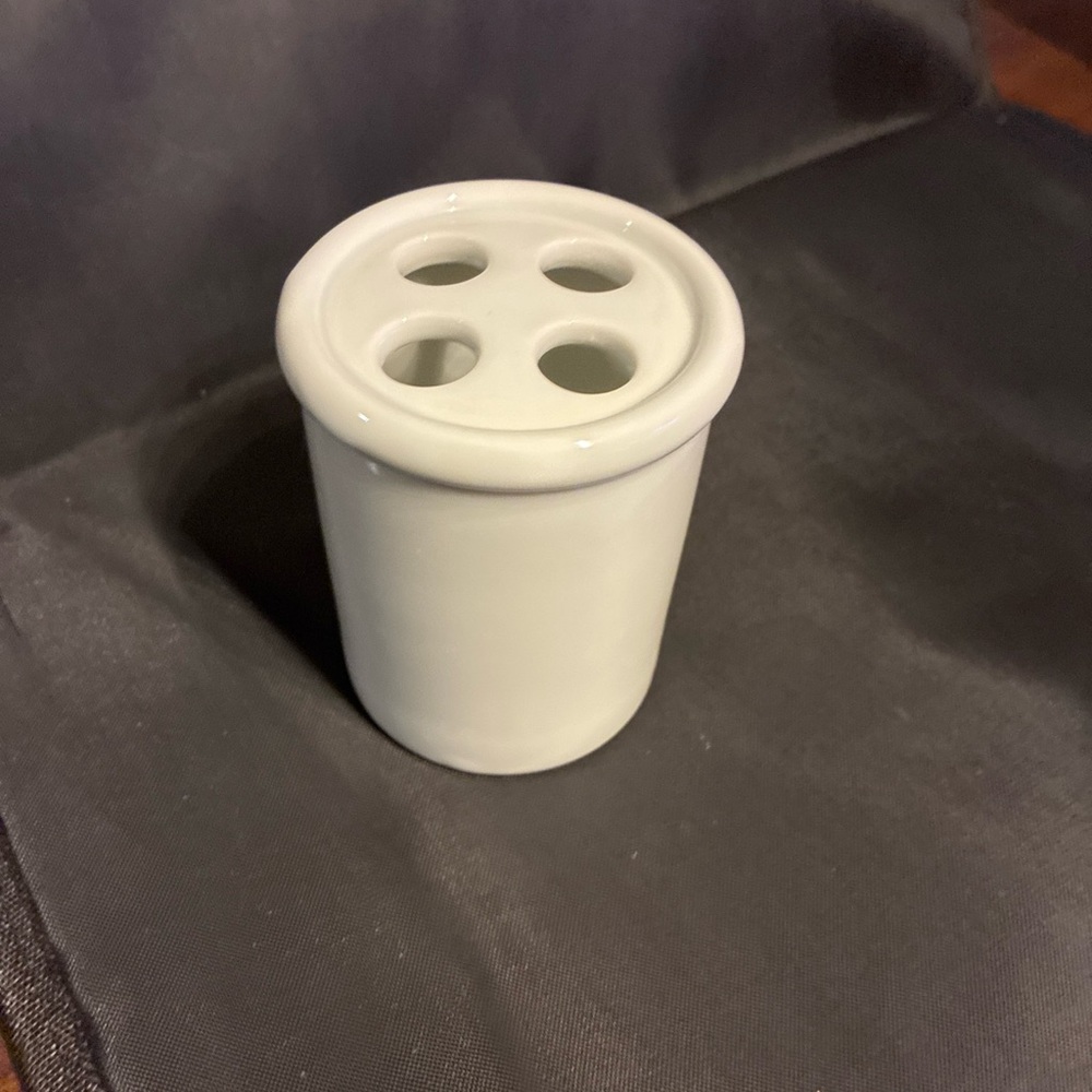 Elegant White Ceramic Toothbrush Holder